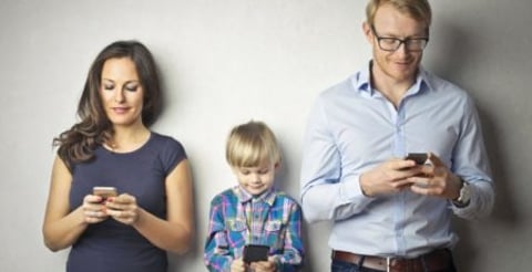 Barnets første smartphone: 4 ting, der skal overvejes