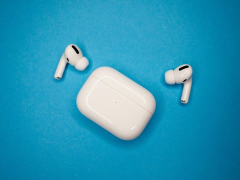 Prečo sa moje AirPods nechcú pripojiť? 4 jednoduché riešenia