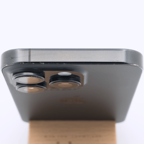 God condition, top edge — the top of the frame of a typical phone at this grade