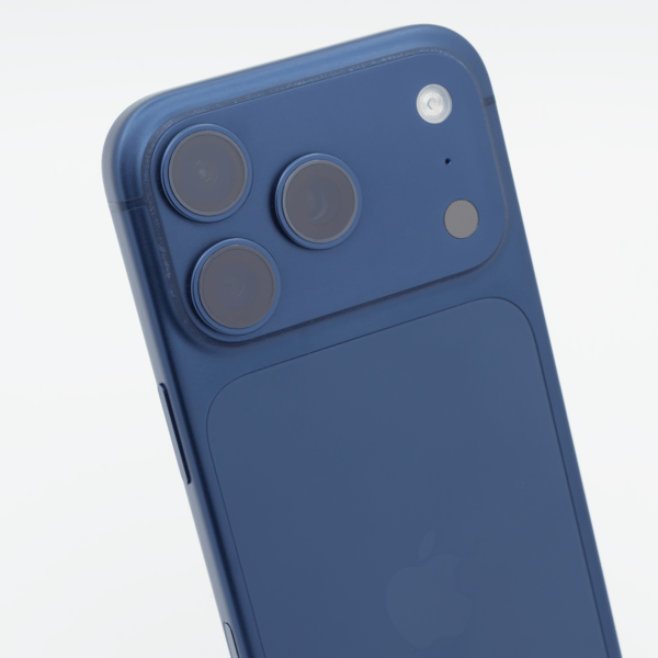 Fremragende condition, body view — the back and frame of a typical phone at this grade