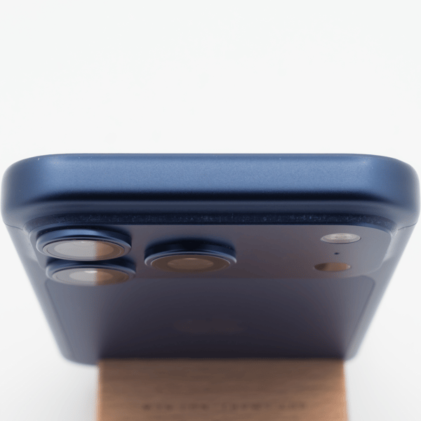 Excellent condition, top edge — the top of the frame of a typical phone at this grade